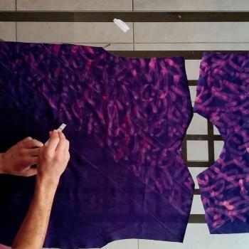 Maglia Viola Texture Calligrafica